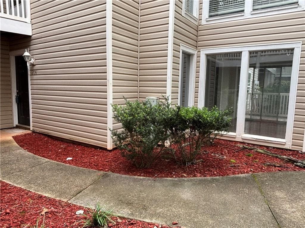 3 bedroom, 2 bathroom, 1,451 sq ft condominium for sale at 1206 Augusta Drive, Marietta, GA 30067 — photo 2