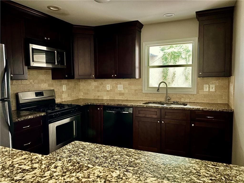 3 bedroom, 2 bathroom, 1,451 sq ft condominium for sale at 1206 Augusta Drive, Marietta, GA 30067 — photo 6