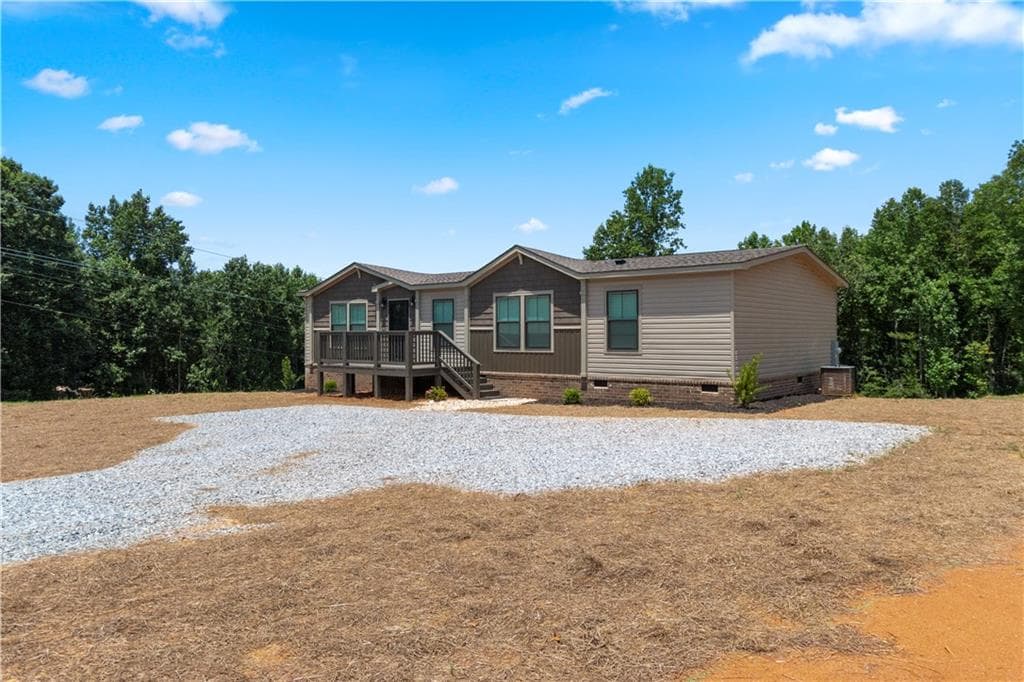 3 bedroom, 2 bathroom, 1,530 sq ft single family residence for sale at 654 Robertson Loop Road, Clarkesville, GA 30523 — photo 3