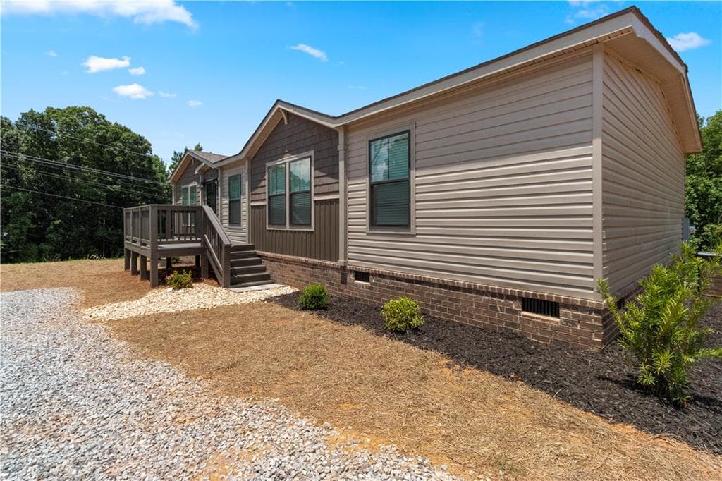 3 bedroom, 2 bathroom, 1,530 sq ft single family residence for sale at 654 Robertson Loop Road, Clarkesville, GA 30523 — photo 4