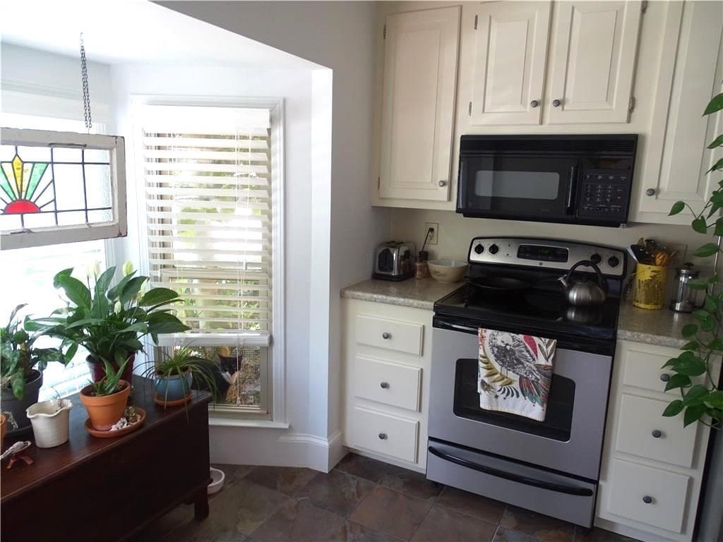 2 bedroom, 3 bathroom, 1,536 sq ft townhouse for rent at 410 Forestgate Court, Atlanta, GA 30350 for $2,000 a month — photo 5