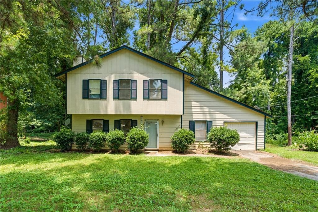 3 bedroom, 2 bathroom, 1,196 sq ft single family residence for sale at 3957 Brookstone Court, Ellenwood, GA 30294