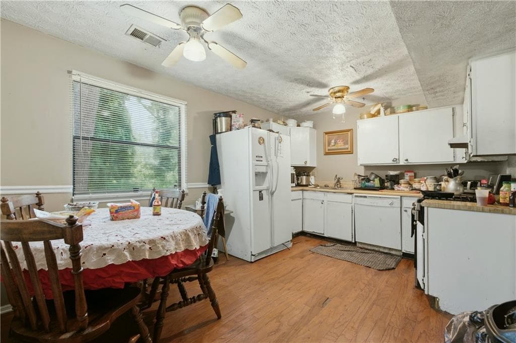 3 bedroom, 2 bathroom, 1,196 sq ft single family residence for sale at 3957 Brookstone Court, Ellenwood, GA 30294 — photo 8