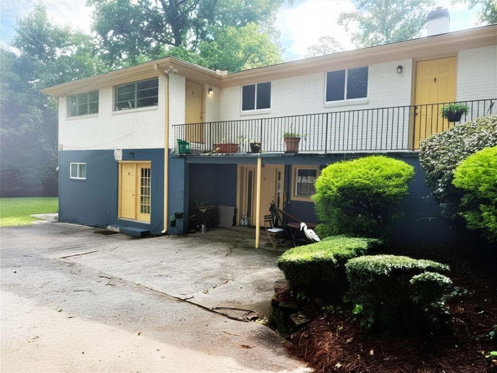quadruplex for sale at 545 Oakview Road, Decatur, GA 30030 — photo 3