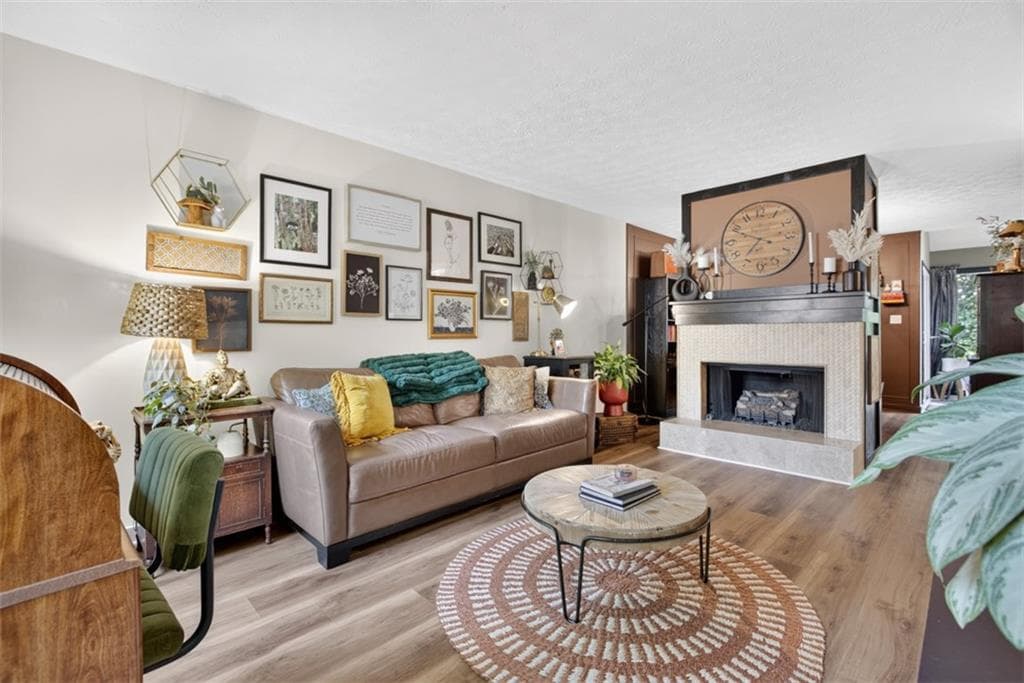 2 bedroom, 2 bathroom, 1,270 sq ft townhouse for sale at 7750 Roswell Road F5, Atlanta, GA 30350 — photo 3