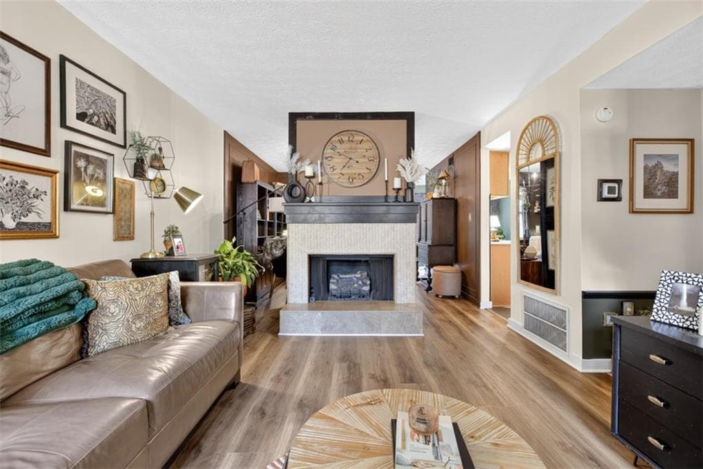 2 bedroom, 2 bathroom, 1,270 sq ft townhouse for sale at 7750 Roswell Road F5, Atlanta, GA 30350 — photo 6