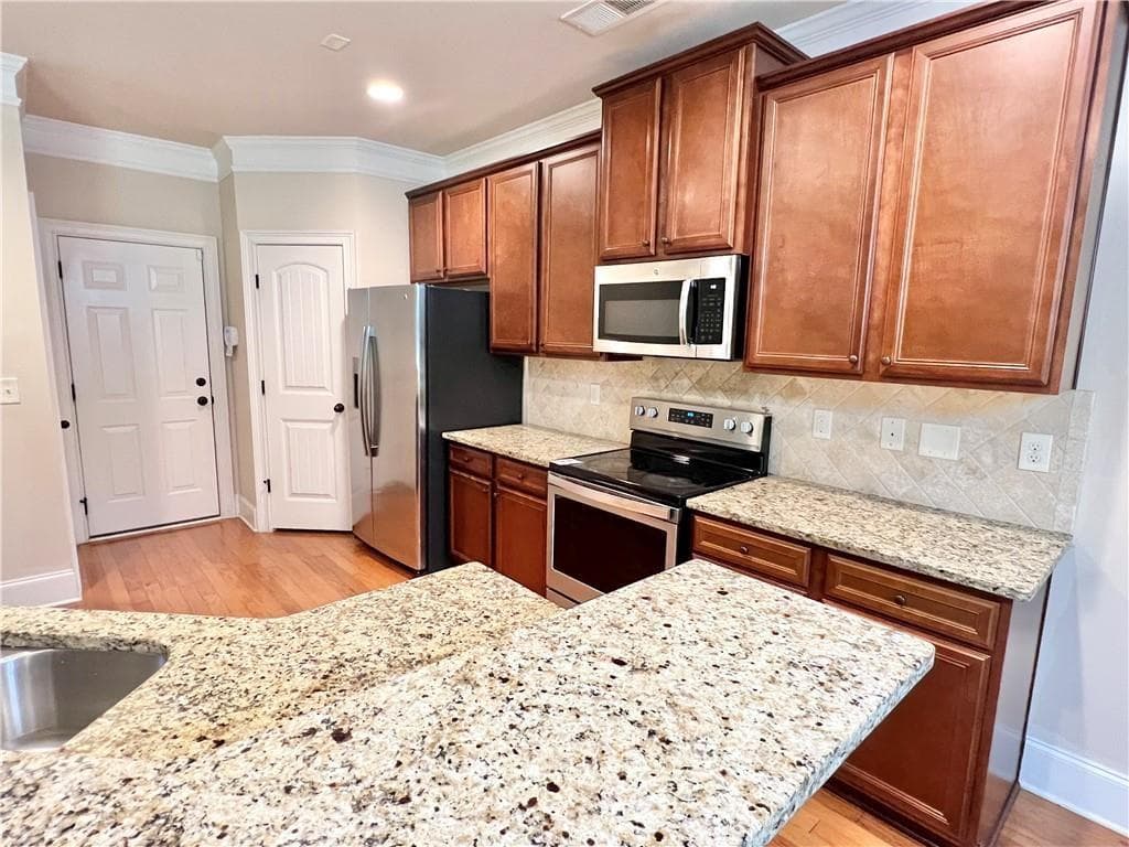 3 bedroom, 3 bathroom, 1,980 sq ft single family residence for rent at 590 Summerstone Lane, Lawrenceville, GA 30044 for $2,300 a month — photo 2
