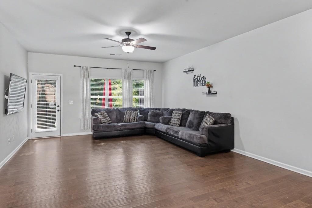 3 bedroom, 4 bathroom, 2,158 sq ft townhouse for sale at 4176 Integrity Way, Powder Springs, GA 30127 — photo 2