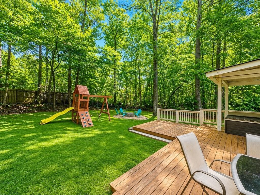 4 bedroom, 3 bathroom, 1,720 sq ft single family residence for rent at 942 Cadencia Way, Lilburn, GA 30047 for $2,300 a month — photo 3