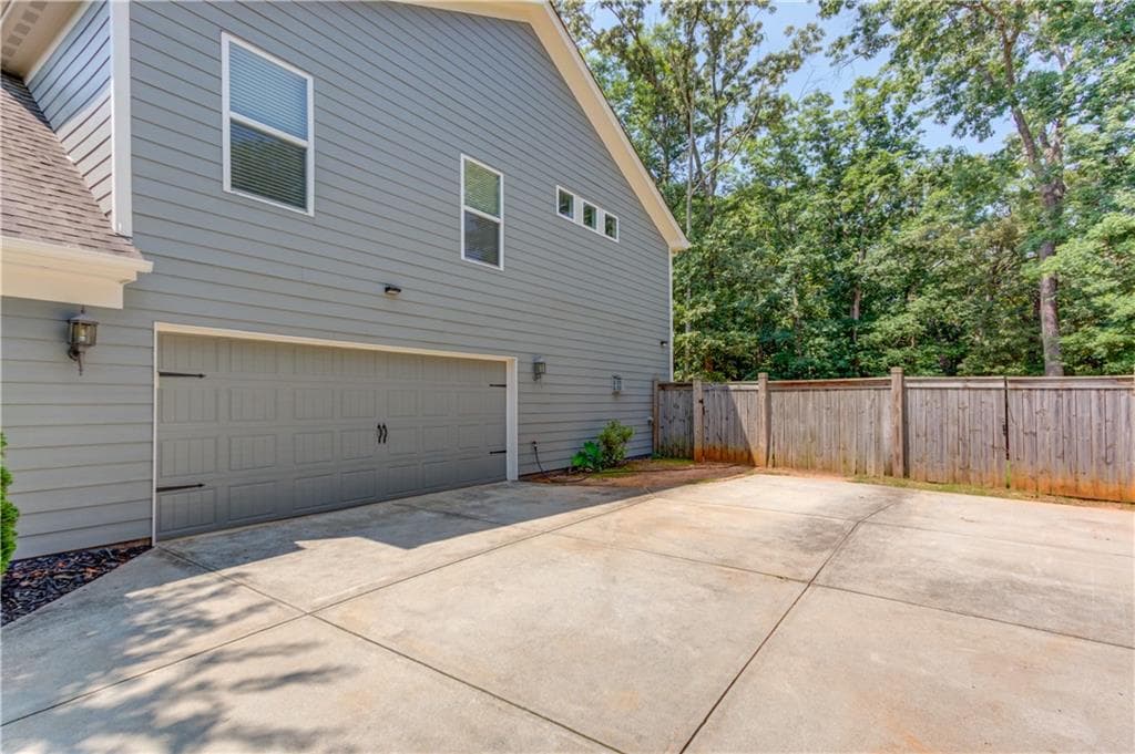 4 bedroom, 3 bathroom, 2,884 sq ft single family residence for sale at 1043 Liberty Park Drive, Braselton, GA 30517 — photo 3