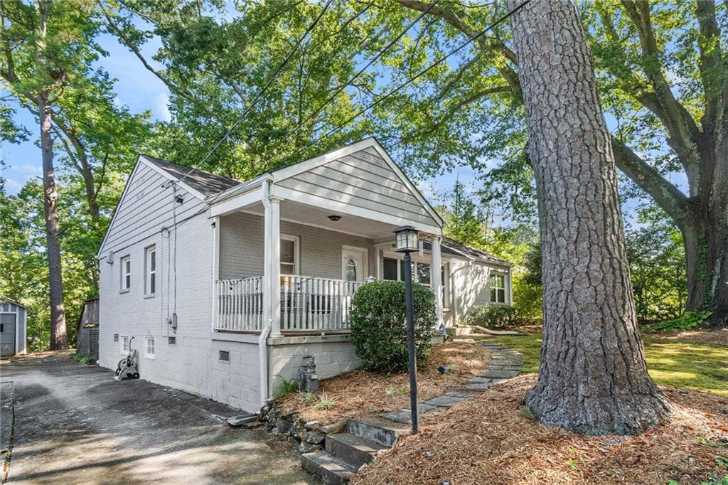 3 bedroom, 2 bathroom, 1,416 sq ft single family residence for sale at 526 Rock Springs Road, Atlanta, GA 30324 — photo 4