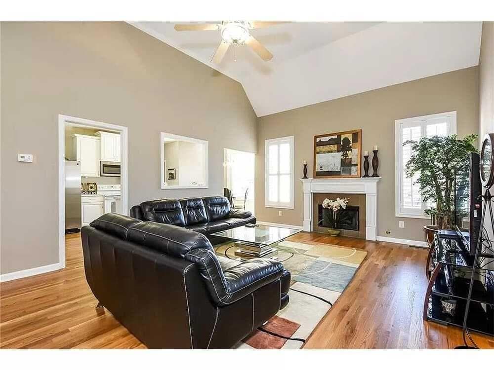 5 bedroom, 3 bathroom, 3,387 sq ft single family residence for rent at 2479 Sandstone Place, Marietta, GA 30062 for $3,750 a month — photo 3