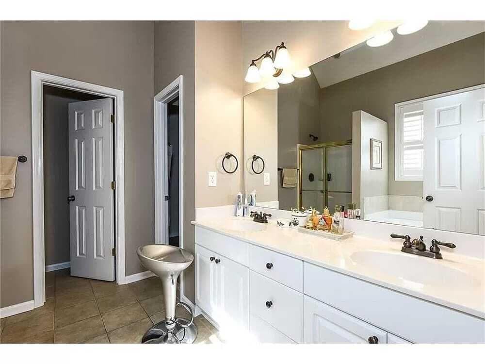 5 bedroom, 3 bathroom, 3,387 sq ft single family residence for rent at 2479 Sandstone Place, Marietta, GA 30062 for $3,750 a month — photo 8