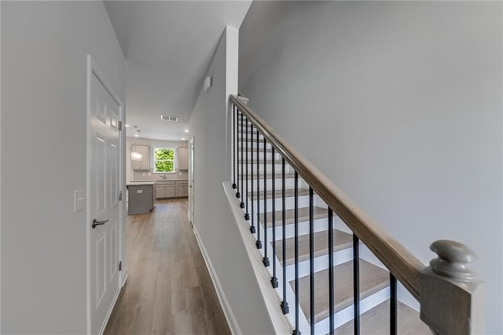 3 bedroom, 3 bathroom, 1,294 sq ft townhouse for sale at 104 Greenview Lot 1602 Court, Homer, GA 30547 — photo 3
