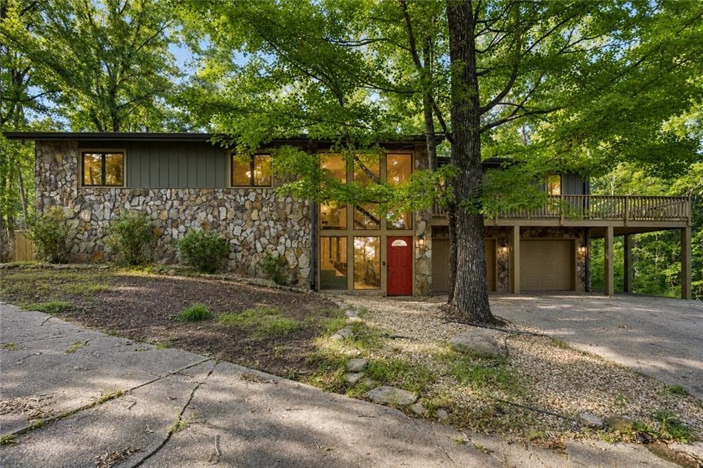 4 bedroom, 3 bathroom, 3,304 sq ft single family residence for sale at 259 Long Branch Road, Dahlonega, GA 30533