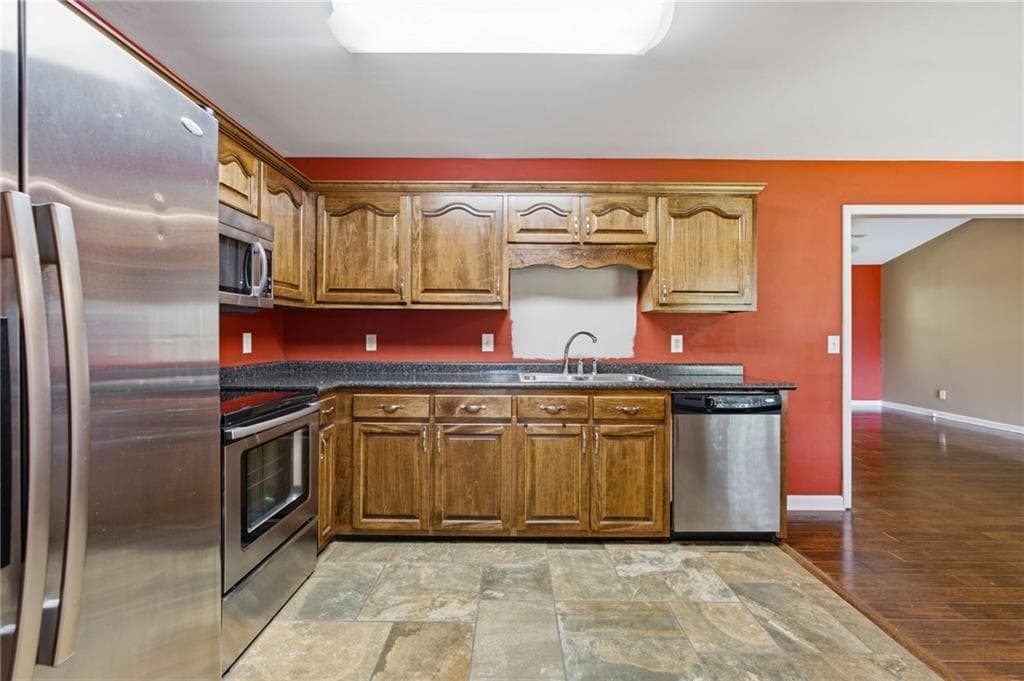 3 bedroom, 2 bathroom, 1,671 sq ft single family residence for sale at 2130 Miller Grove Drive, Dalton, GA 30721 — photo 7