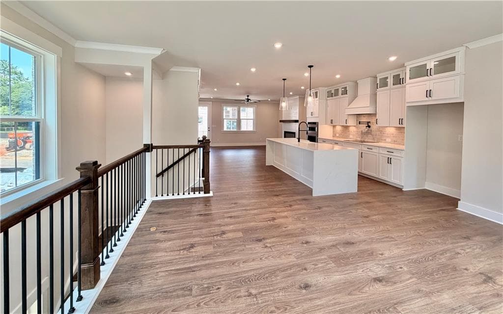 3 bedroom, 4 bathroom, 2,296 sq ft townhouse for sale at 110 Bridgecrest Road, Roswell, GA 30075 — photo 2