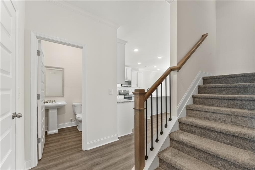 3 bedroom, 3 bathroom, 1,759 sq ft townhouse under contract at 6001 Silverbell Drive, Flowery Branch, GA 30542 — photo 9