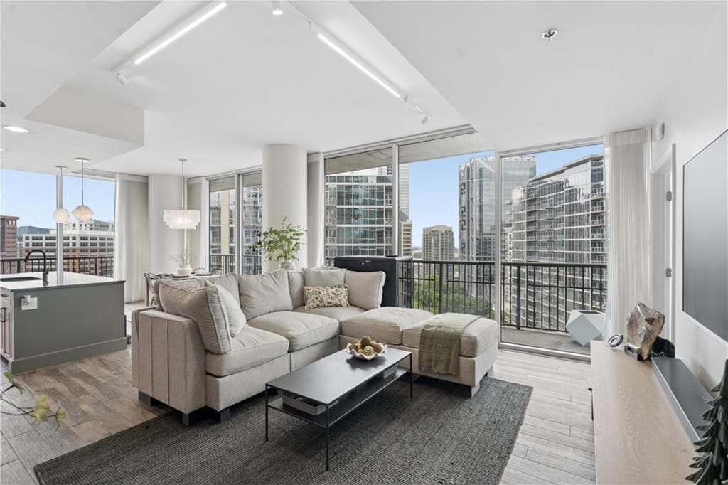 2 bedroom, 3 bathroom, 1,563 sq ft condominium sold at 1080 Peachtree Street 1711, Atlanta, GA 30309