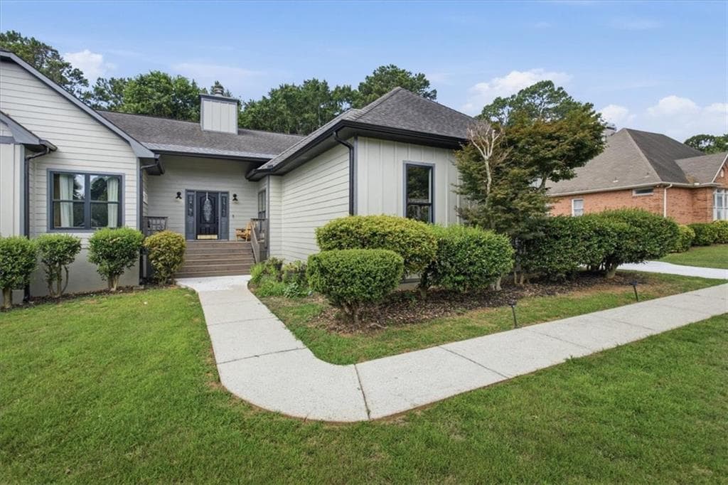 4 bedroom, 3 bathroom, 2,640 sq ft single family residence under contract at 26 Chad Court, Mcdonough, GA 30253 — photo 2