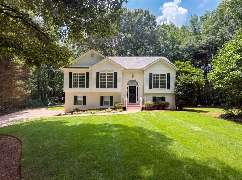 4 bedroom, 3 bathroom, 2,129 sq ft single family residence under contract at 245 Mary Lynn Lane, Newnan, GA 30265