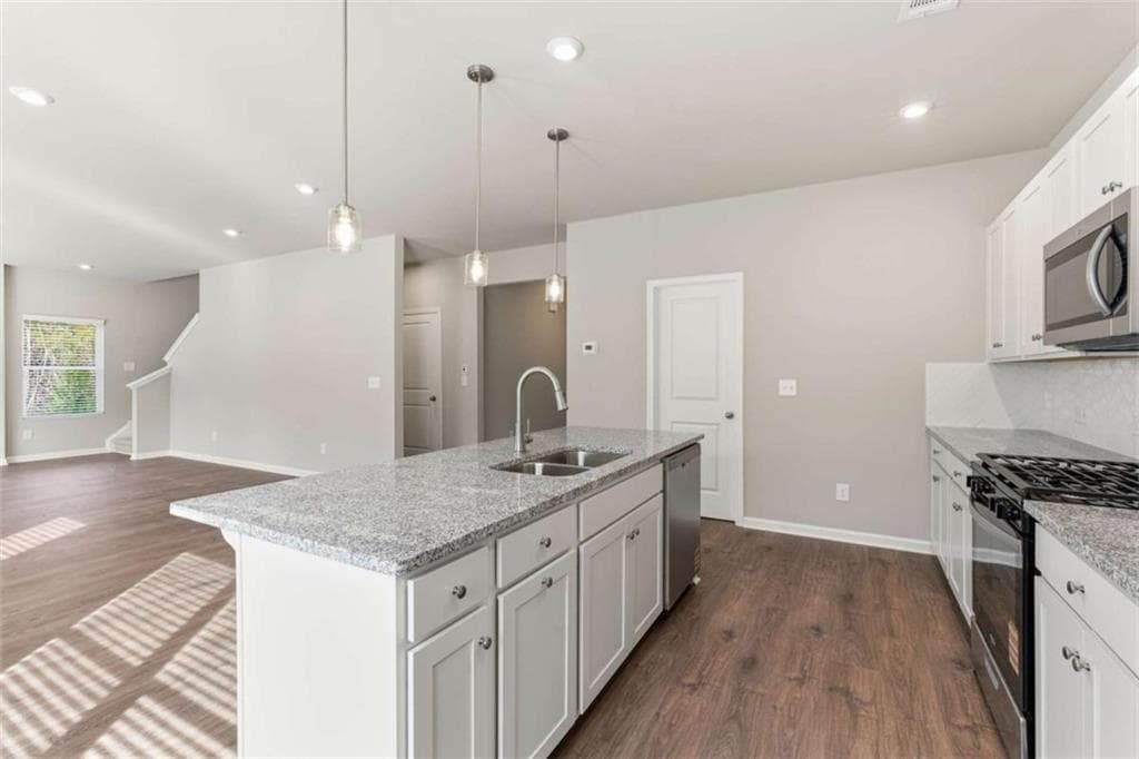 4 bedroom, 3 bathroom, 2,269 sq ft single family residence under contract at 3121 Reserve Valley, Douglasville, GA 30135 — photo 3
