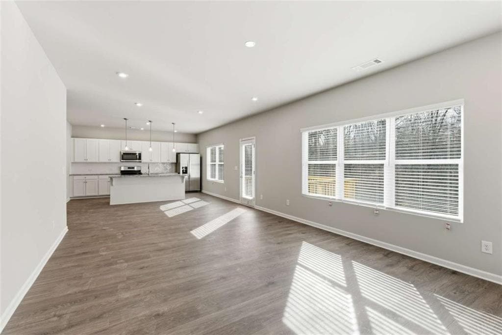 4 bedroom, 3 bathroom, 2,269 sq ft single family residence under contract at 3121 Reserve Valley, Douglasville, GA 30135 — photo 7