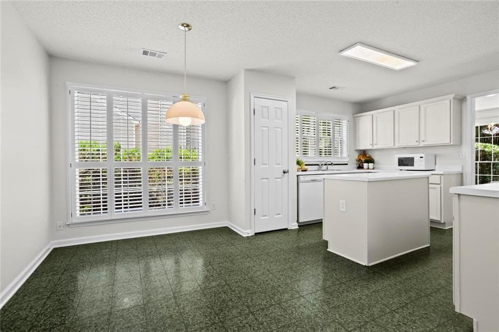 3 bedroom, 2 bathroom, 1,869 sq ft single family residence under contract at 3445 Lakeheath Drive, Cumming, GA 30041 — photo 9