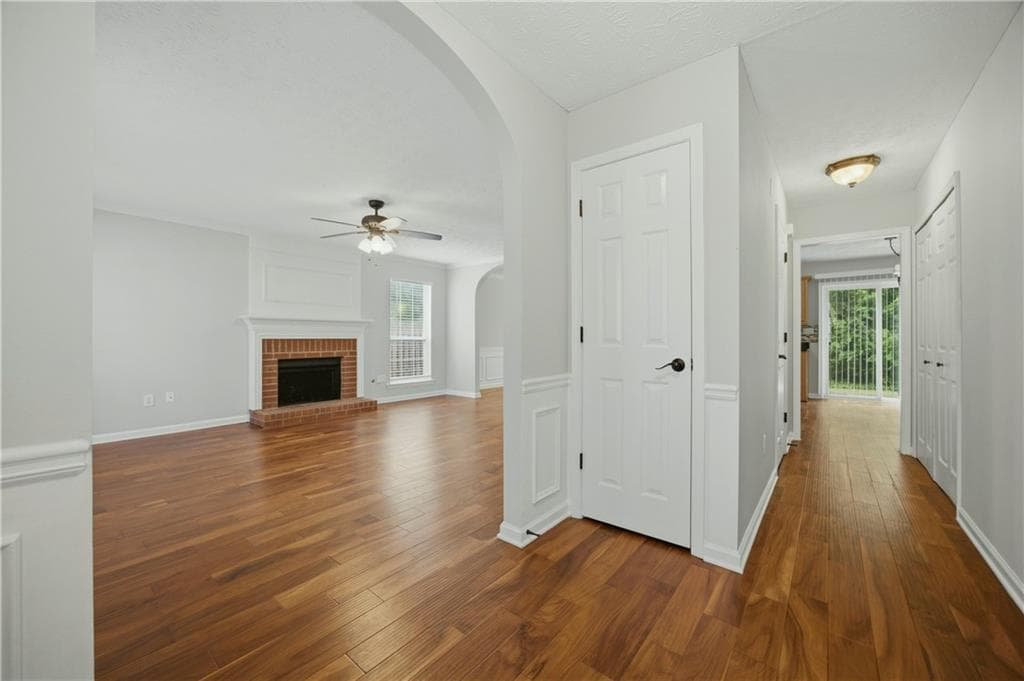4 bedroom, 3 bathroom, 2,125 sq ft single family residence for sale at 1115 Winthrope Chase Drive, Alpharetta, GA 30009 — photo 2