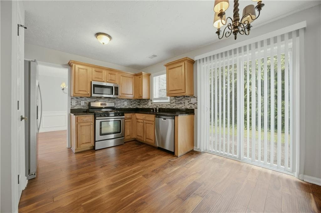 4 bedroom, 3 bathroom, 2,125 sq ft single family residence for sale at 1115 Winthrope Chase Drive, Alpharetta, GA 30009 — photo 5