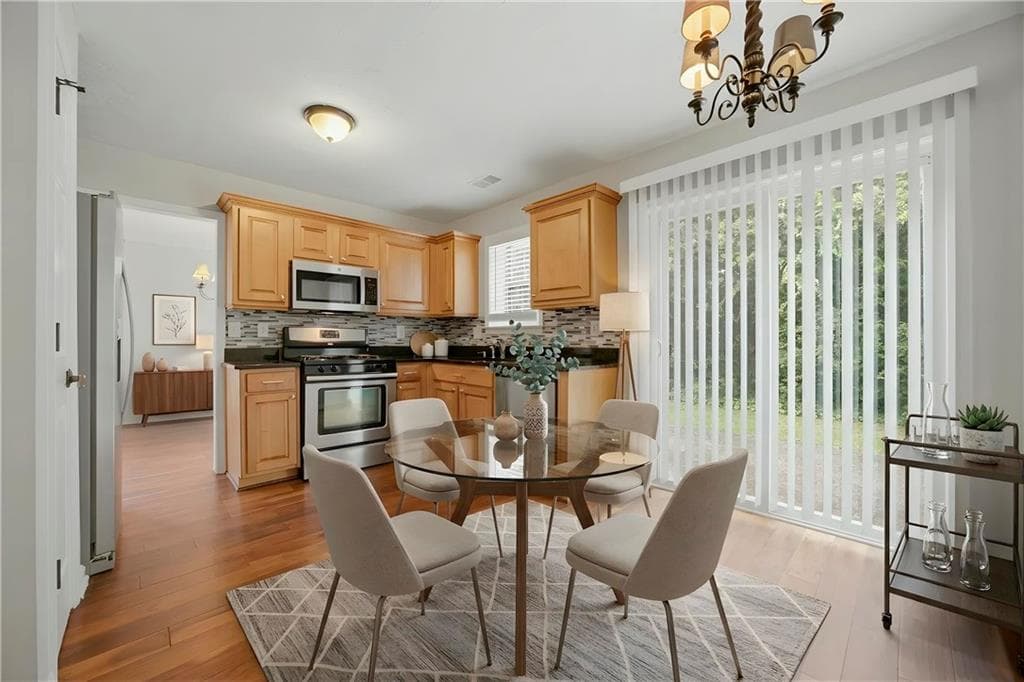 4 bedroom, 3 bathroom, 2,125 sq ft single family residence for sale at 1115 Winthrope Chase Drive, Alpharetta, GA 30009 — photo 6