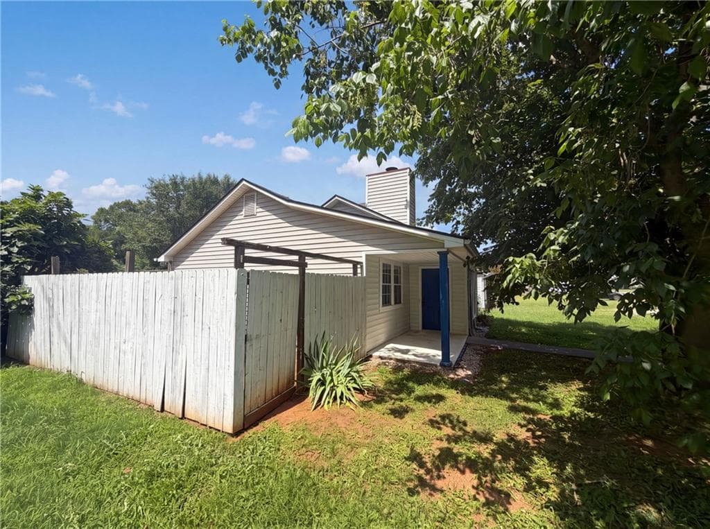 2 bedroom, 2 bathroom, 1,056 sq ft townhouse under contract at 2 Ember Way, Cartersville, GA 30120