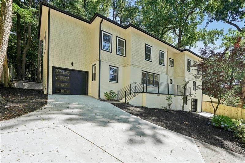 6 bedroom, 7 bathroom, 4,428 sq ft single family residence for sale at 2423 Melinda Drive, Atlanta, GA 30345 — photo 4