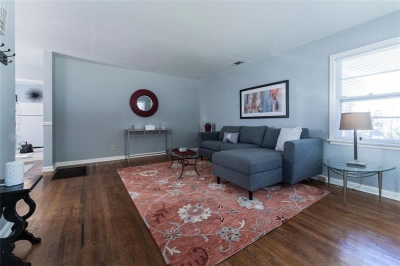 2 bedroom, 2 bathroom single family residence for rent at 547 SW Westmeath Drive, Atlanta, GA 30310 for $1,750 a month — photo 3