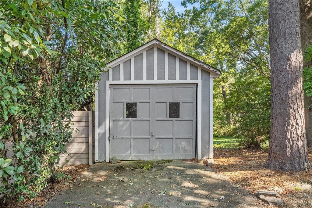 single family residence for sale at 526 Rock Springs Road, Atlanta, GA 30324 — photo 5