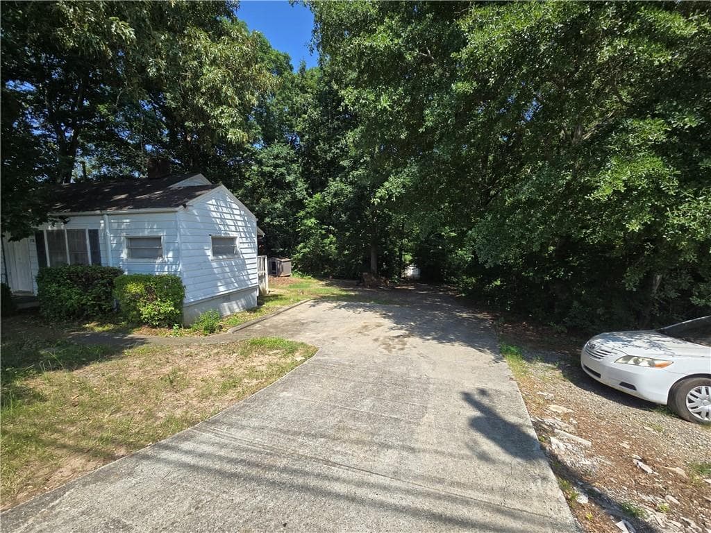 2 bedroom, 1 bathroom, 816 sq ft single family residence under contract at 1778 Austell Road, Marietta, GA 30008