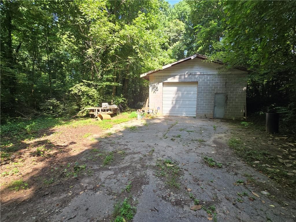 2 bedroom, 1 bathroom, 816 sq ft single family residence under contract at 1778 Austell Road, Marietta, GA 30008 — photo 4