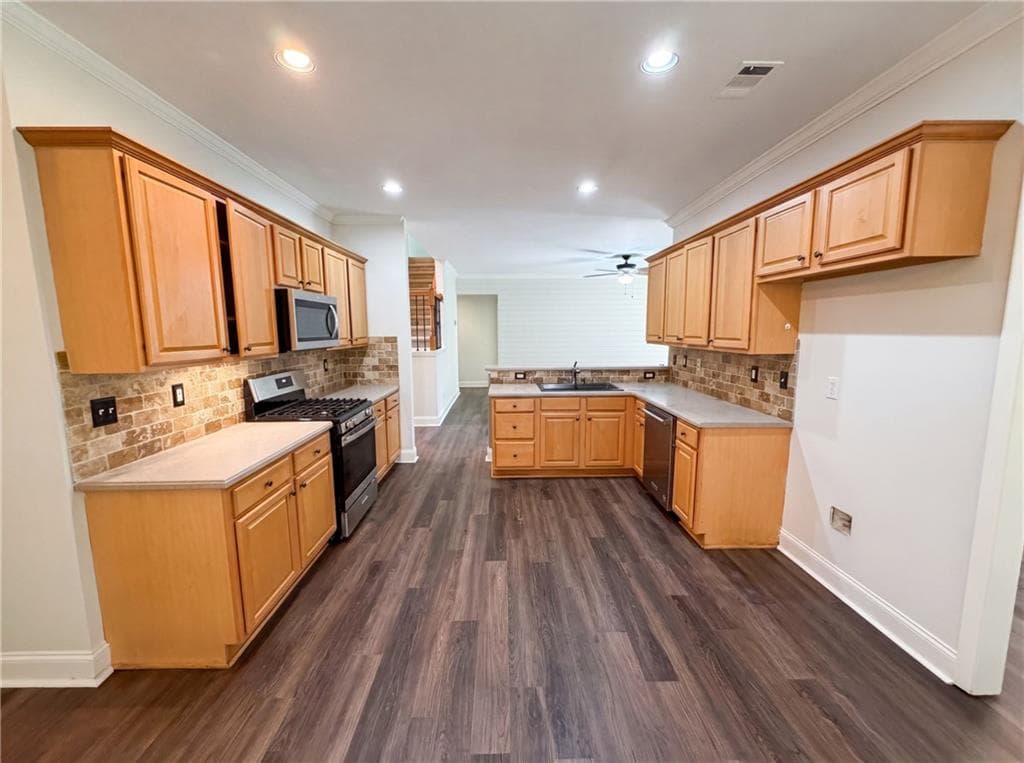 4 bedroom, 2 bathroom, 2,764 sq ft single family residence for sale at 8635 Amsbury Way, Cumming, GA 30041 — photo 2
