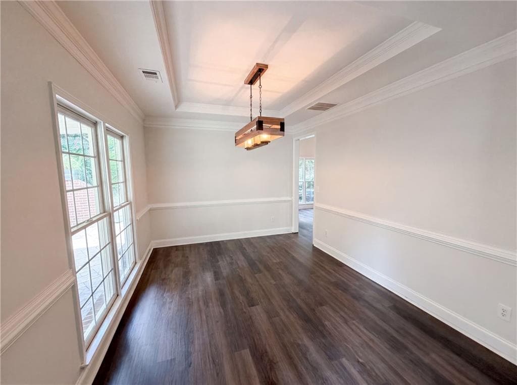 4 bedroom, 2 bathroom, 2,764 sq ft single family residence for sale at 8635 Amsbury Way, Cumming, GA 30041 — photo 10
