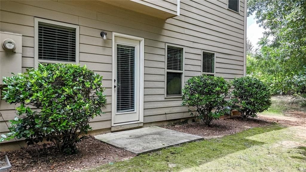 3 bedroom, 3 bathroom, 2,602 sq ft townhouse for sale at 2536 Morgan Chase Drive, Buford, GA 30519 — photo 5