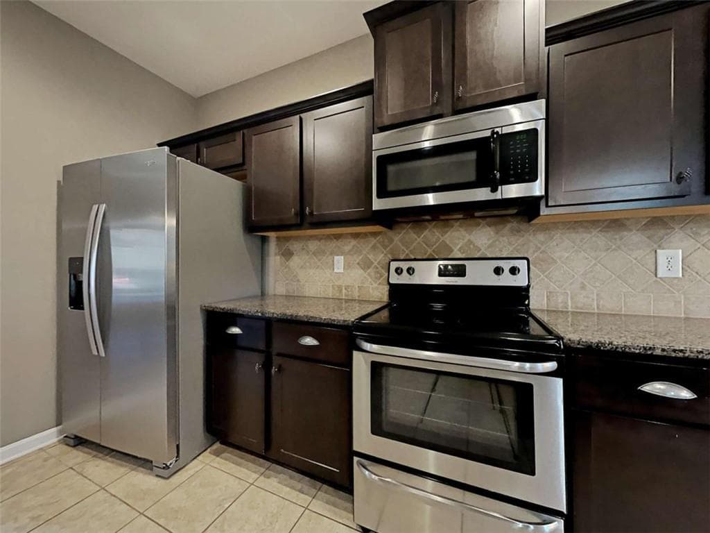 5 bedroom, 3 bathroom, 2,722 sq ft single family residence for sale at 337 Cliffhaven Circle, Newnan, GA 30263 — photo 9