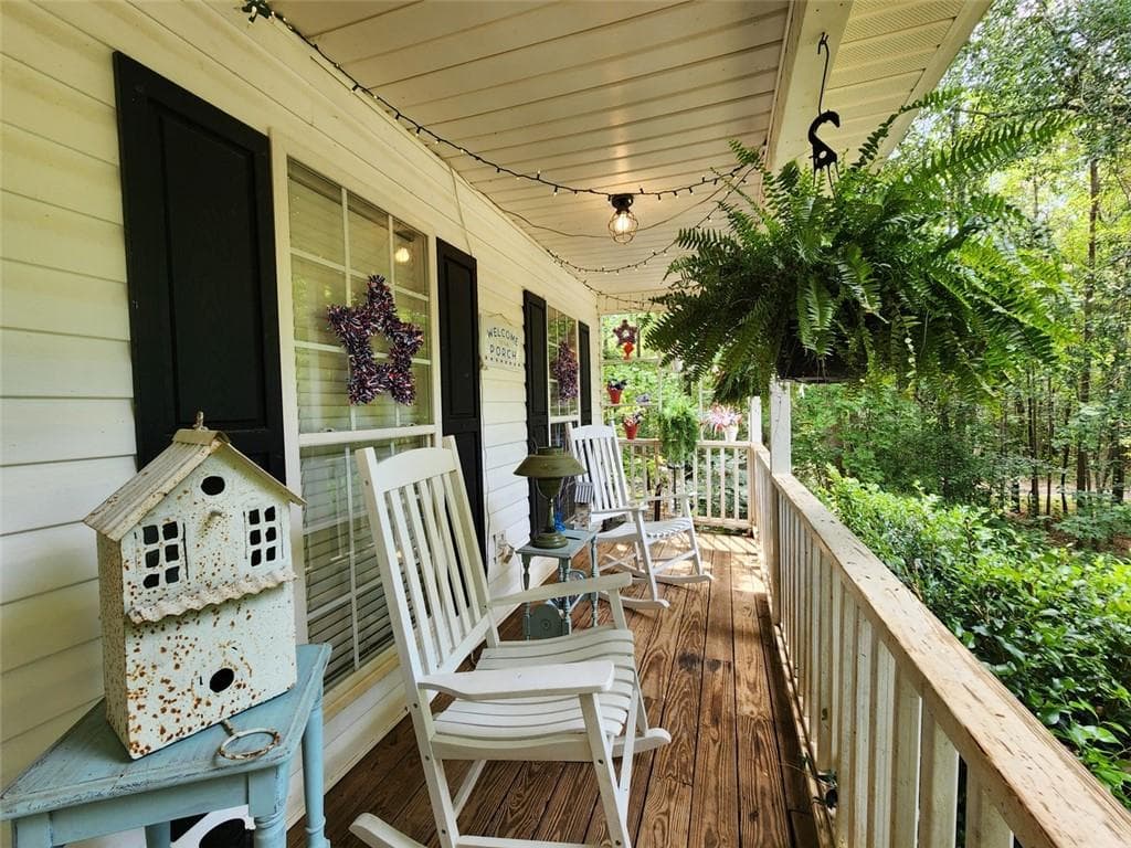 3 bedroom, 4 bathroom, 2,191 sq ft single family residence for sale at 7870 S Giles Road, Douglasville, GA 30135 — photo 2
