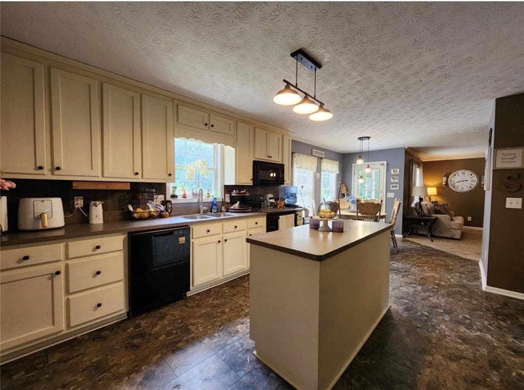 3 bedroom, 4 bathroom, 2,191 sq ft single family residence for sale at 7870 S Giles Road, Douglasville, GA 30135 — photo 6