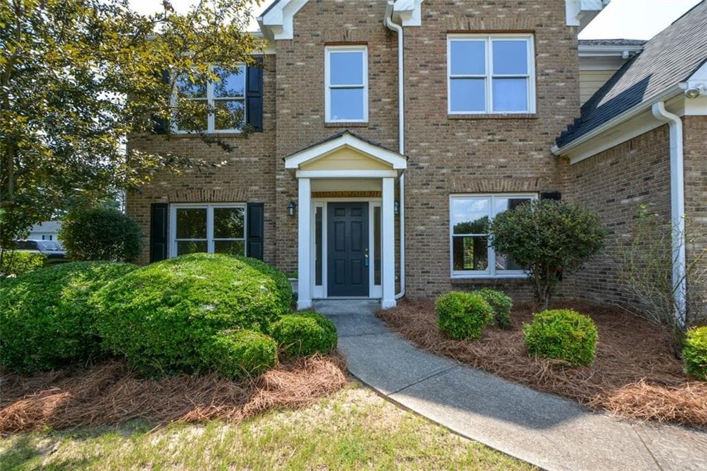 5 bedroom, 3 bathroom, 2,677 sq ft single family residence under contract at 3420 Bulloch Lake Road, Loganville, GA 30052 — photo 4