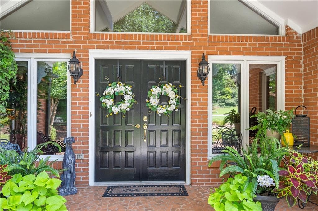 5 bedroom, 5 bathroom, 4,138 sq ft single family residence under contract at 11740 Mountain Laurel Drive, Roswell, GA 30075 — photo 2
