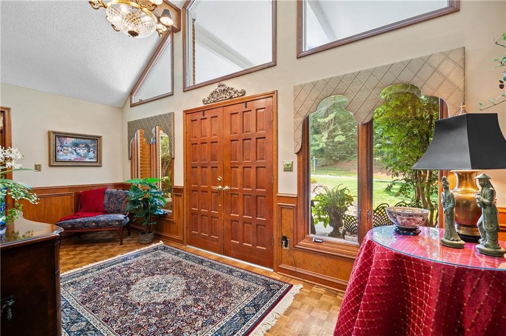 5 bedroom, 5 bathroom, 4,138 sq ft single family residence under contract at 11740 Mountain Laurel Drive, Roswell, GA 30075 — photo 4