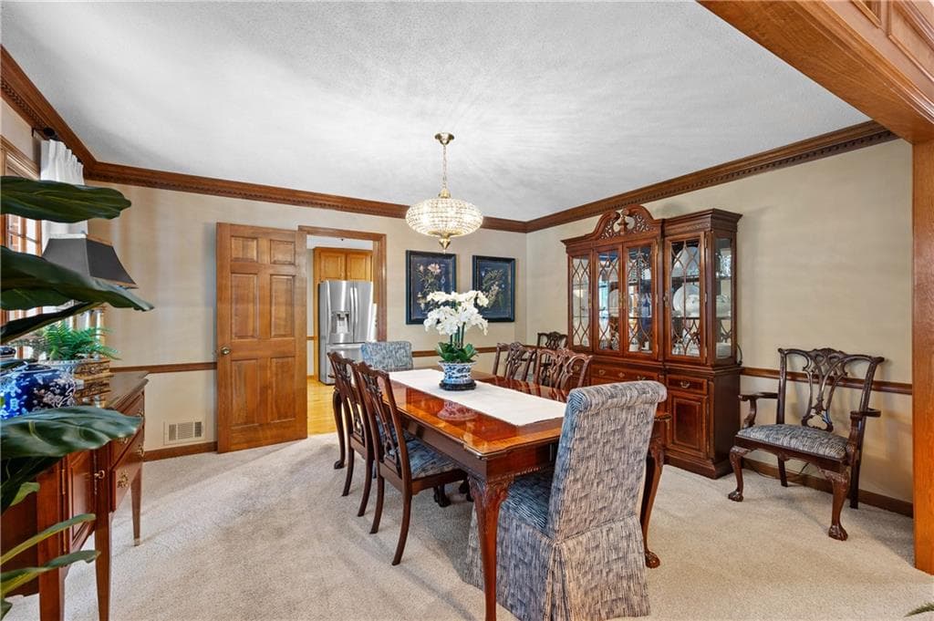 5 bedroom, 5 bathroom, 4,138 sq ft single family residence under contract at 11740 Mountain Laurel Drive, Roswell, GA 30075 — photo 10
