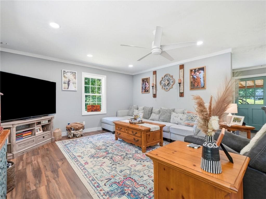 2 bedroom, 1 bathroom, 1,288 sq ft single family residence under contract at 299 E Price Creek Road, Jasper, GA 30143 — photo 6