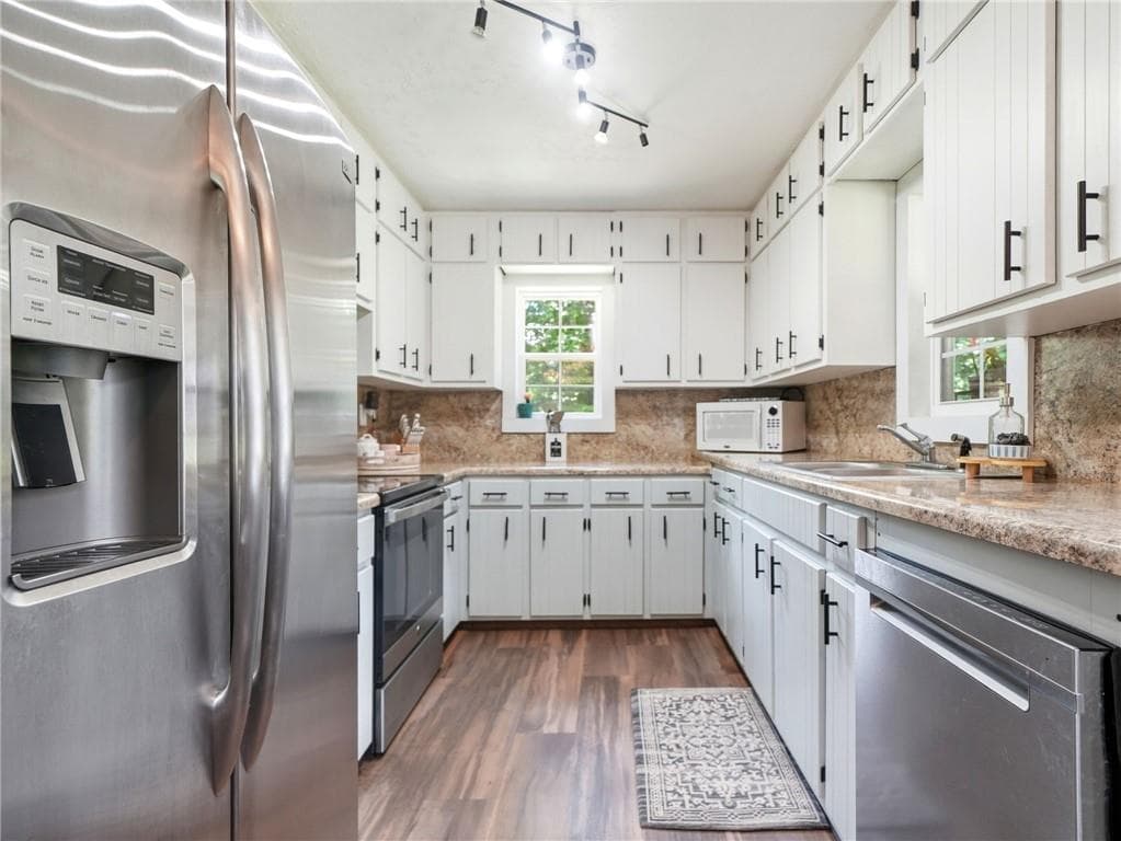 2 bedroom, 1 bathroom, 1,288 sq ft single family residence under contract at 299 E Price Creek Road, Jasper, GA 30143 — photo 9