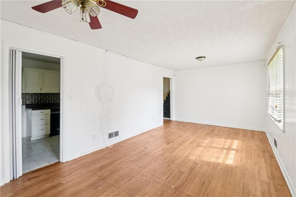 3 bedroom, 2 bathroom, 2,204 sq ft single family residence for sale at 4773 Bell Circle, Conyers, GA 30094 — photo 5